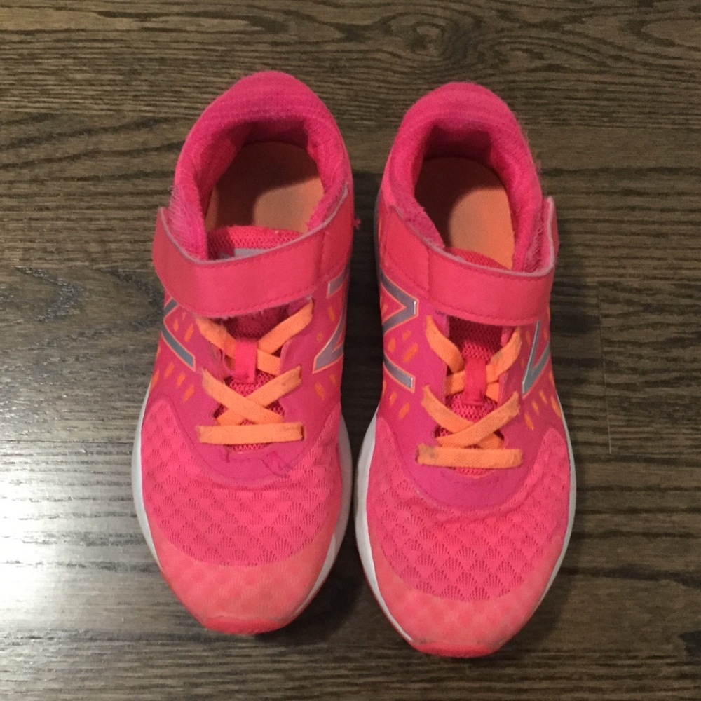 New balance shoes size 2 pink/orange shoes.